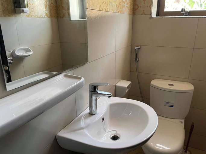 Bathroom 4, Kampala, Kampala