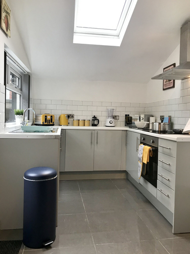 Others 4, Stylish 3 Bedroom House Only 5 Mins From M6/m58, Wigan