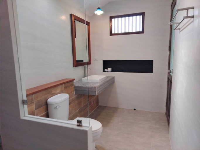 Bathroom 4, D.R. Lanta Bay Resort, Ko Lanta