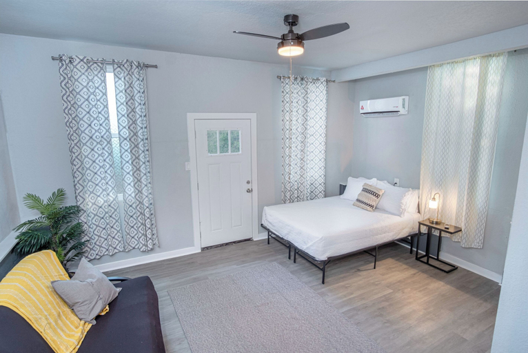 Bedroom 2, Stylish 4 Br/2ba Renovated Home Near Downtown, Bexar