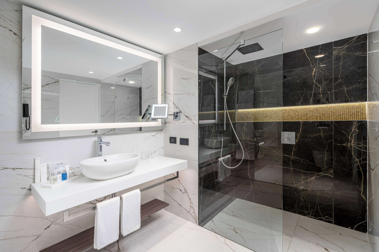 Bathroom 5, Radisson BLU Bucharest, Municipiul Bucuresti