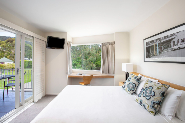 Bedroom 4, Mantra Lorne, Surf Coast - West
