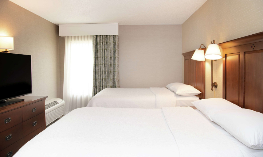 Bedroom 2, Hampton Inn & Suites Rochester/Victor, Ontario