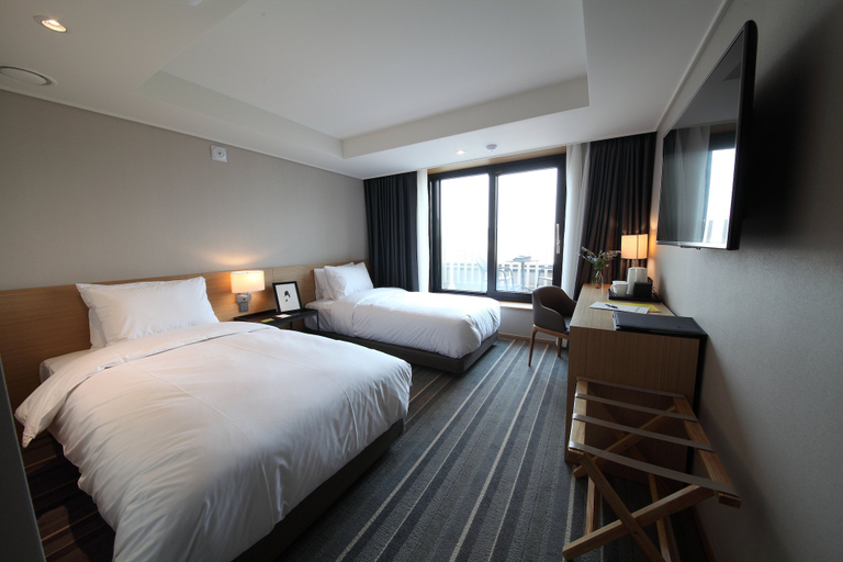 Bedroom 3, Avon Hotel, Gunsan