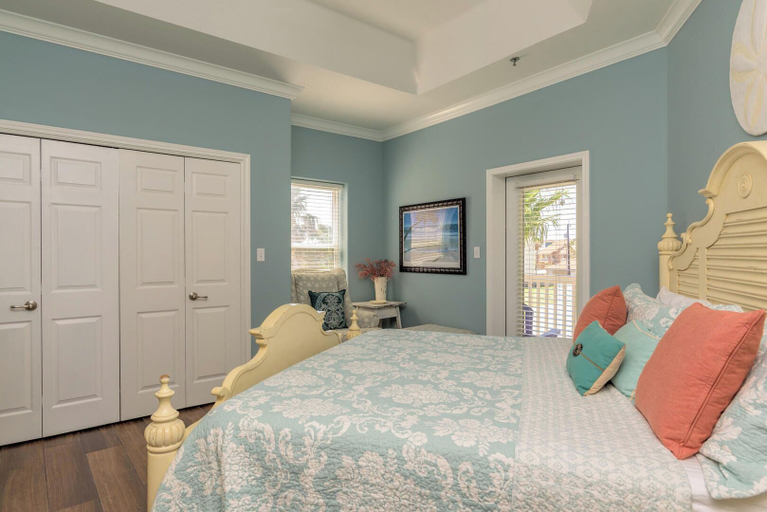 Bedroom 3, Courtyard Condo With Pool Only 1/4 Block to Beach!, Cameron