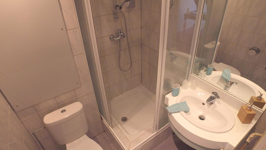 Bathroom 5, VVF Alsace Orbey Colmar, Haut-Rhin