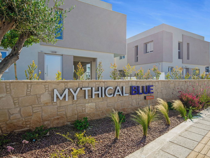 Exterior & Views 2, Sanders Mythical Blue - Bright 4 bdr Villa With Pool