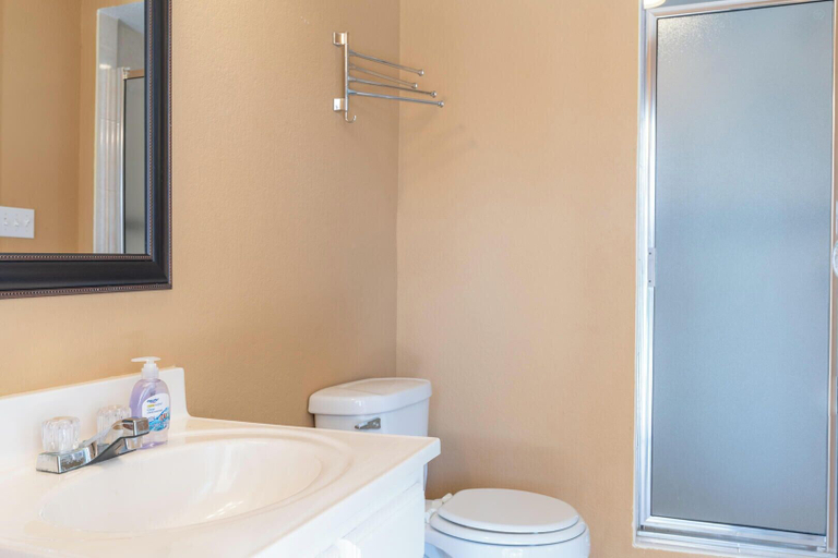 Bathroom 4, Waterfront Townhome With Private Deck & Boat Slip!, Cameron