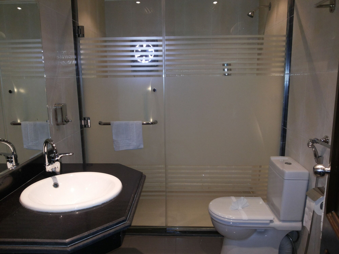 Bathroom 4, Aura Inn Hotel Cairo, Al-'Ajuzah