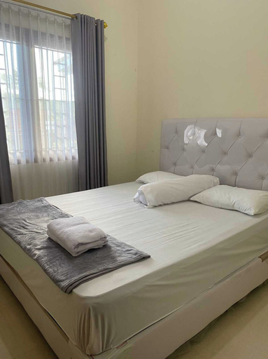Bedroom 2, EXPRESS O 92106 Nayus Homestay Syariah, Bantul