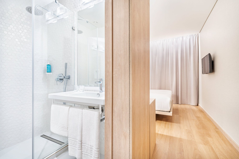 Bathroom 4, Moov Hotel Lisboa Oriente, Lisbon