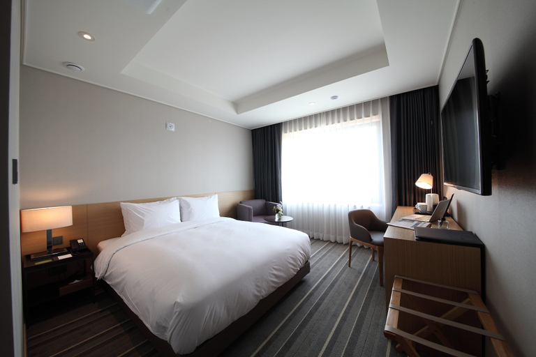 Bedroom 3, Avon Hotel, Gunsan