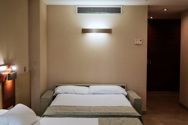 Bedroom 3, Hotel Deloix Aqua Center, Alicante