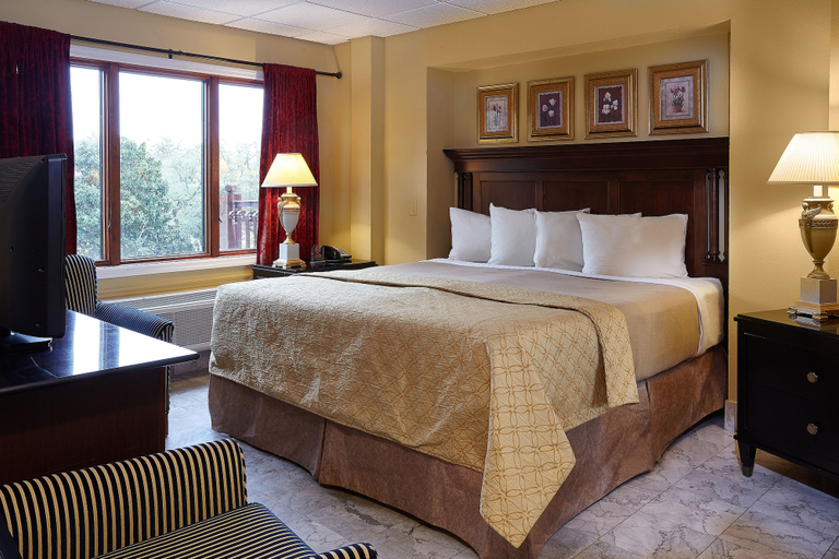 Bedroom 3, Ocean Inn and Suites, Glynn