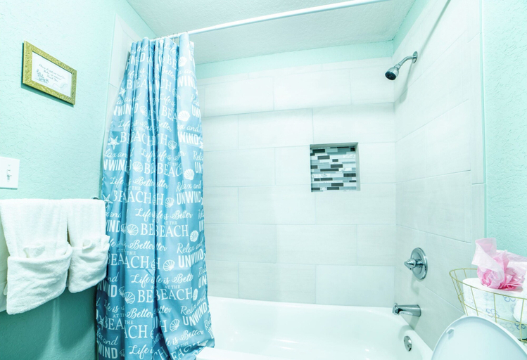 Bathroom 3, Fascinating 1br/1 BA Near Festive DT and Riverwalk, Bexar