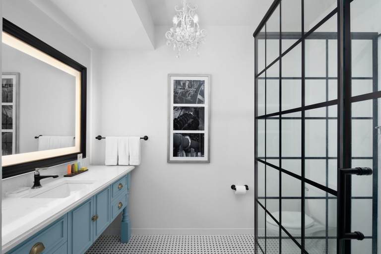 Bathroom 4, Beaufort Hotel NC, Carteret