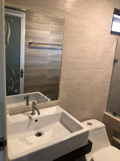 Bathroom 4, Pobruk Resort, Tha Bo