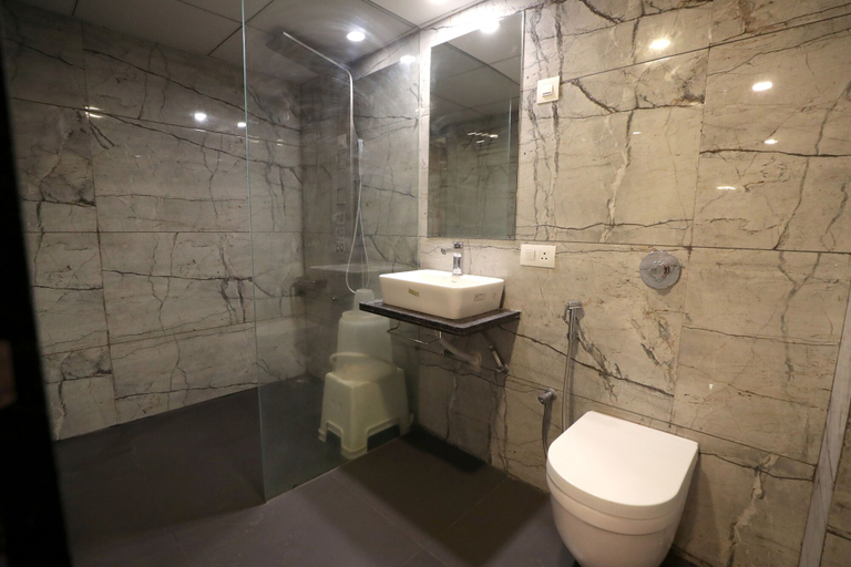 Bathroom 4, Hotel Privya Rooms and banquet Surat, Surat