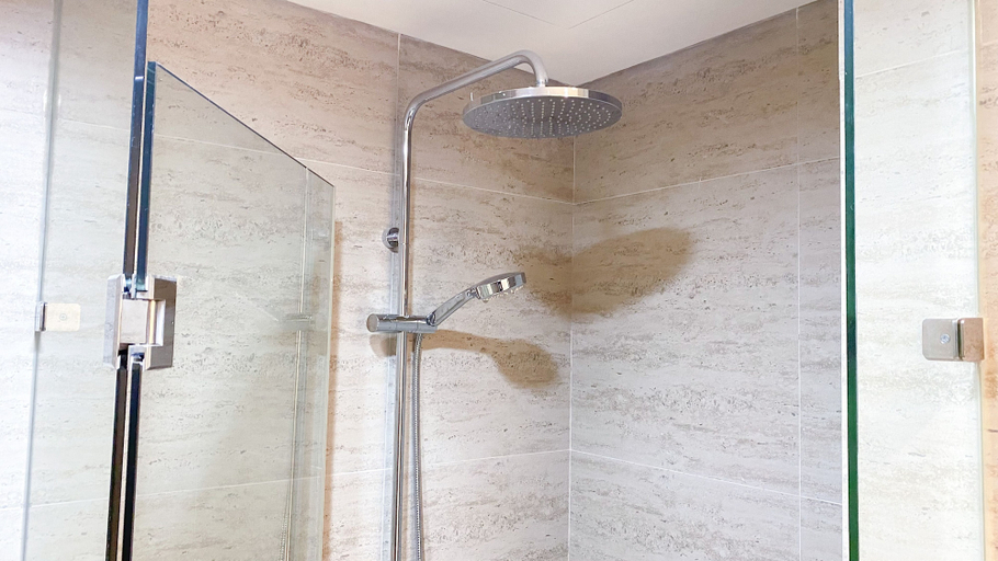 Bathroom 4, Modern Look And Warm 1Br At Gold Coast Apartment, North Jakarta