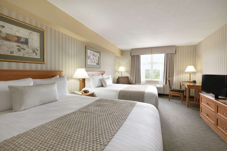 Bedroom 3, Days Inn by Wyndham Orillia, Simcoe