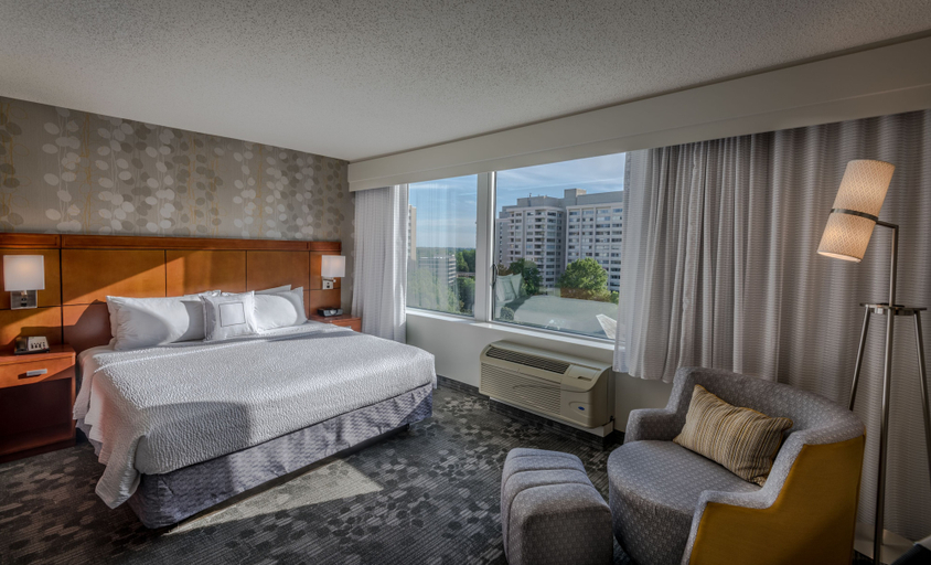 Bedroom 2, Courtyard by Marriott Bethesda/Chevy Chase, Montgomery