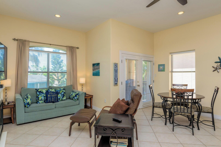 Others 5, Steps From Padre Blvd, Less Than 1 Block to Beach!, Cameron