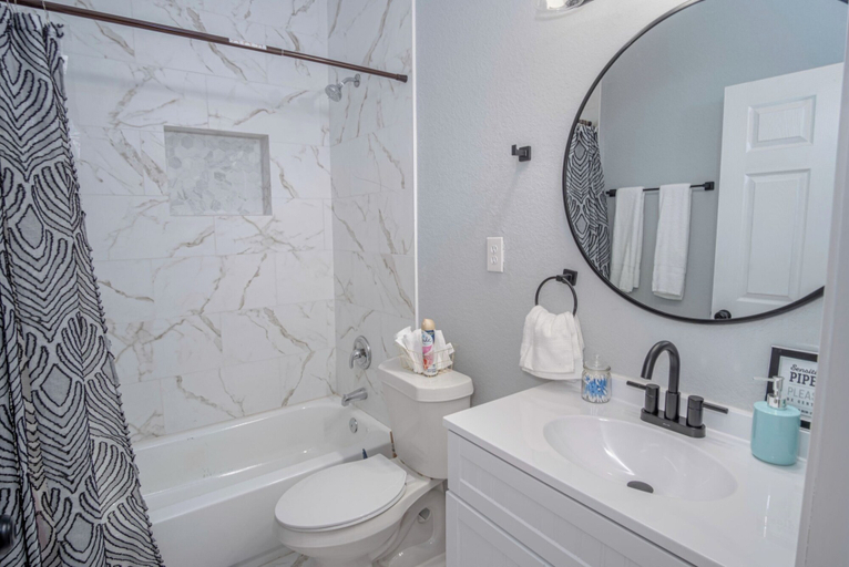 Others 4, Cozy and Lovely 2BR 2BA Apt#a Near Lively Downtown, Bexar
