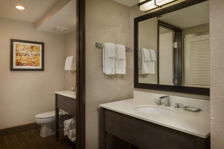 Bathroom 4, Riverhouse Lodge, Deschutes