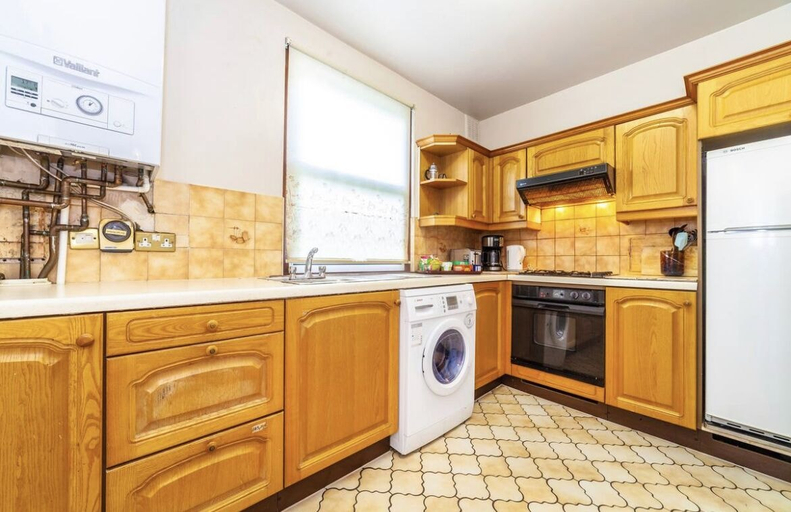 Others 5, Remarkable 3-bed Apartment in London, London