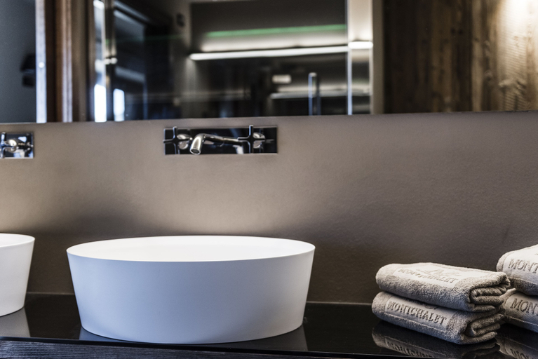 Bathroom 5, Hotel Montchalet, Bolzano