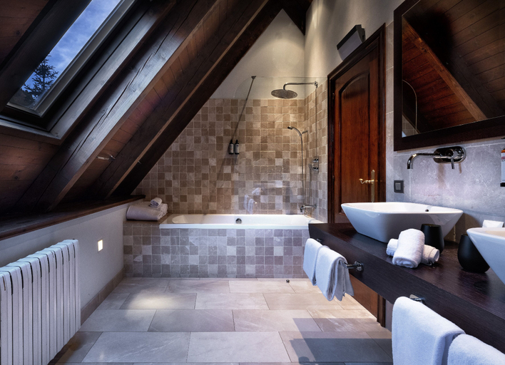 Bathroom 5, Meliá de Tredós, Lleida