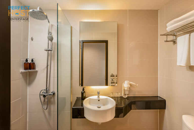 Bathroom 4, Centrestage Petaling Jaya- Perfect Host, Petaling Jaya