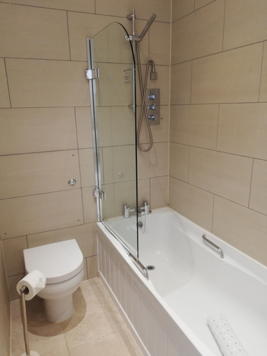 Bathroom 4, The Cliff Hotel, Norfolk