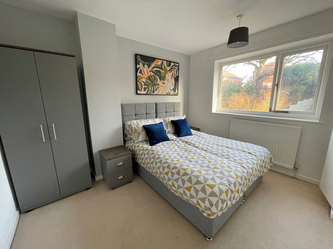 Bedroom 2, Bright & Airy 3BR Home with Parking, Sheffield