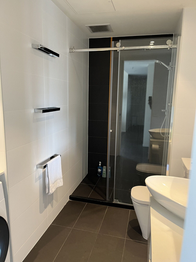 Bathroom 5, Tasha's Apartments on Warwick, Adelaide