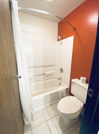 Bathroom 5, Loyal Duke Lodge, Chaffee