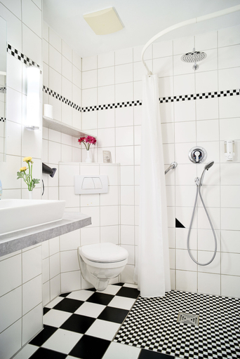 Bathroom 4, Brunnenhof, München