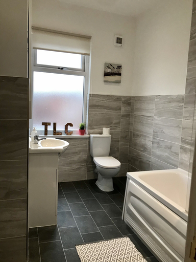 Bathroom 3, Stylish 3 Bedroom House Only 5 Mins From M6/m58, Wigan
