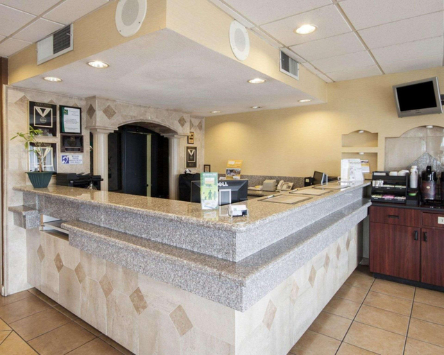 Food & Drinks 4, Quality Inn & Suites Airport, El Paso