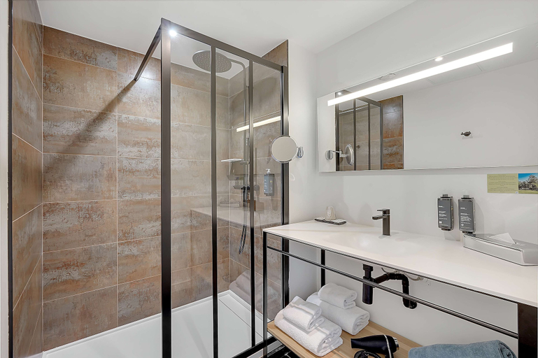 Bathroom 5, Best Western Premier Le Domaine de Montjoie, Haute-Garonne