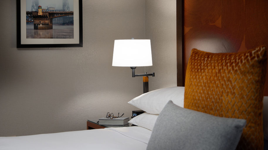 Bedroom 3, The Paramount Hotel, Multnomah