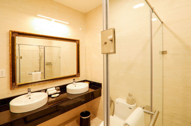 Bathroom 14