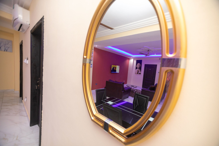 Others 5, 2 Bed Furnished Apartment - Wifi, Aircon, Parking, Accra