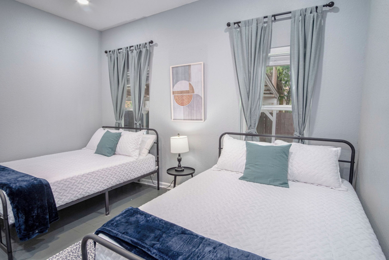 Bedroom 2, Captivating 4BR 2BA Home Near Awesome Downtown, Bexar