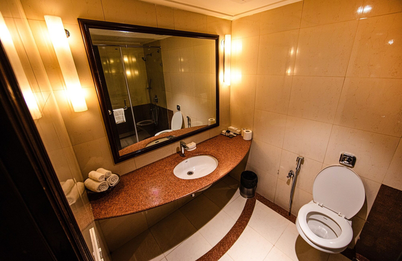 Bathroom 3, Fabhotel Prime Luxera, Delhi