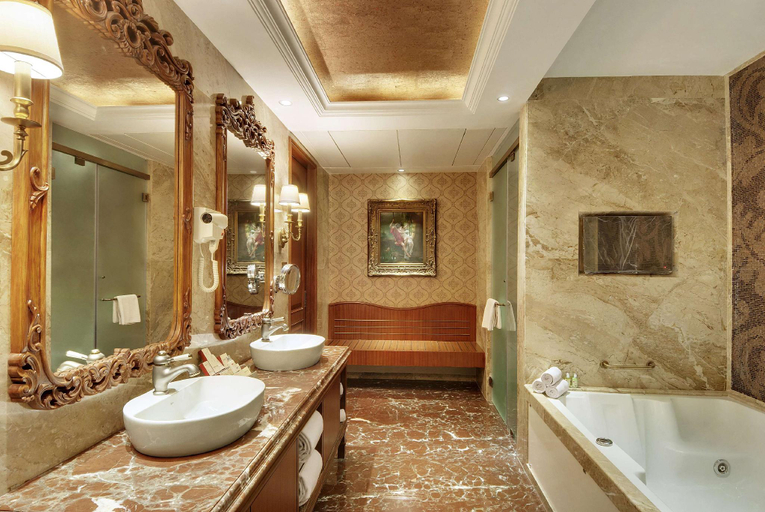 Bathroom 5, Express Inn The Business Luxury Hotel, Nashik