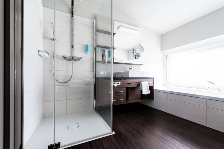 Bathroom 3, NUHR Medical - Hotel & Restaurant, Krems an der Donau Land