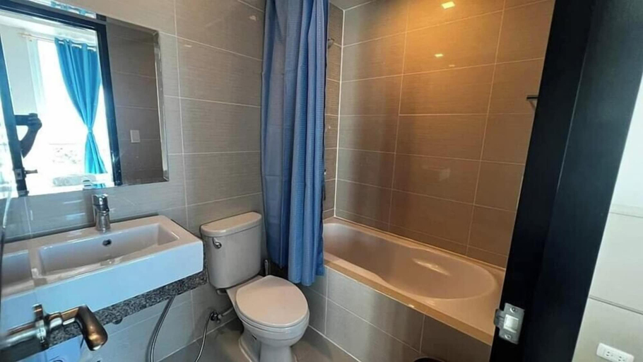 Bathroom 4, The Mactan Newtown, Lapu-Lapu City