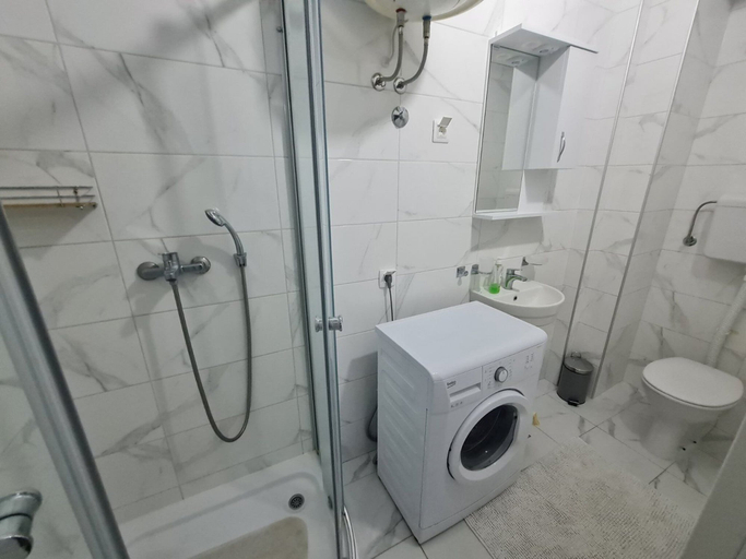 Bathroom 3, Plus Apartments