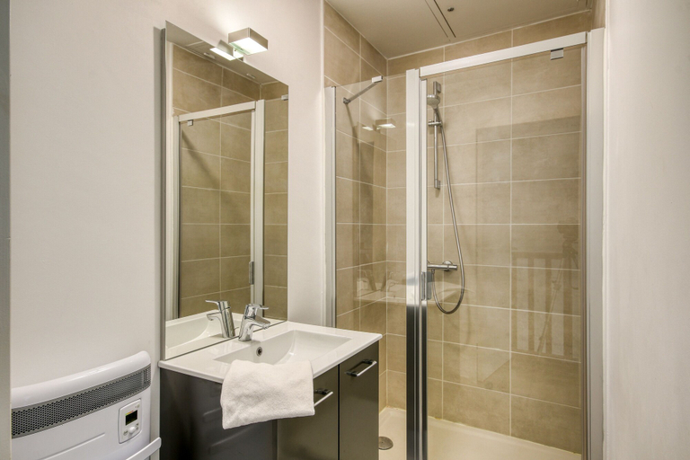 Bathroom 4, VVF Corrèze Pays d'Eygurande, Corrèze